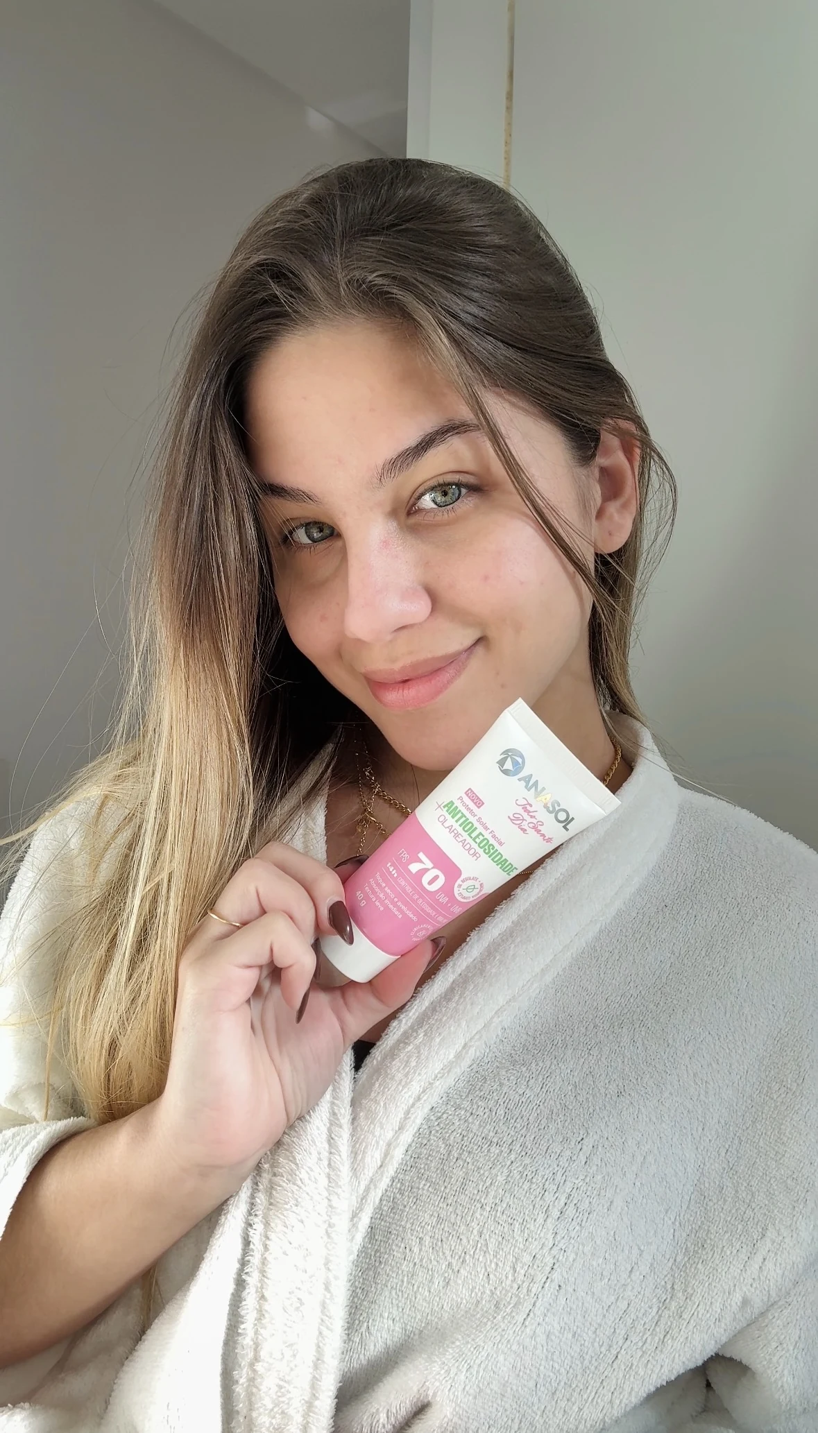 Mulher com o protetor Anasol FPS 70